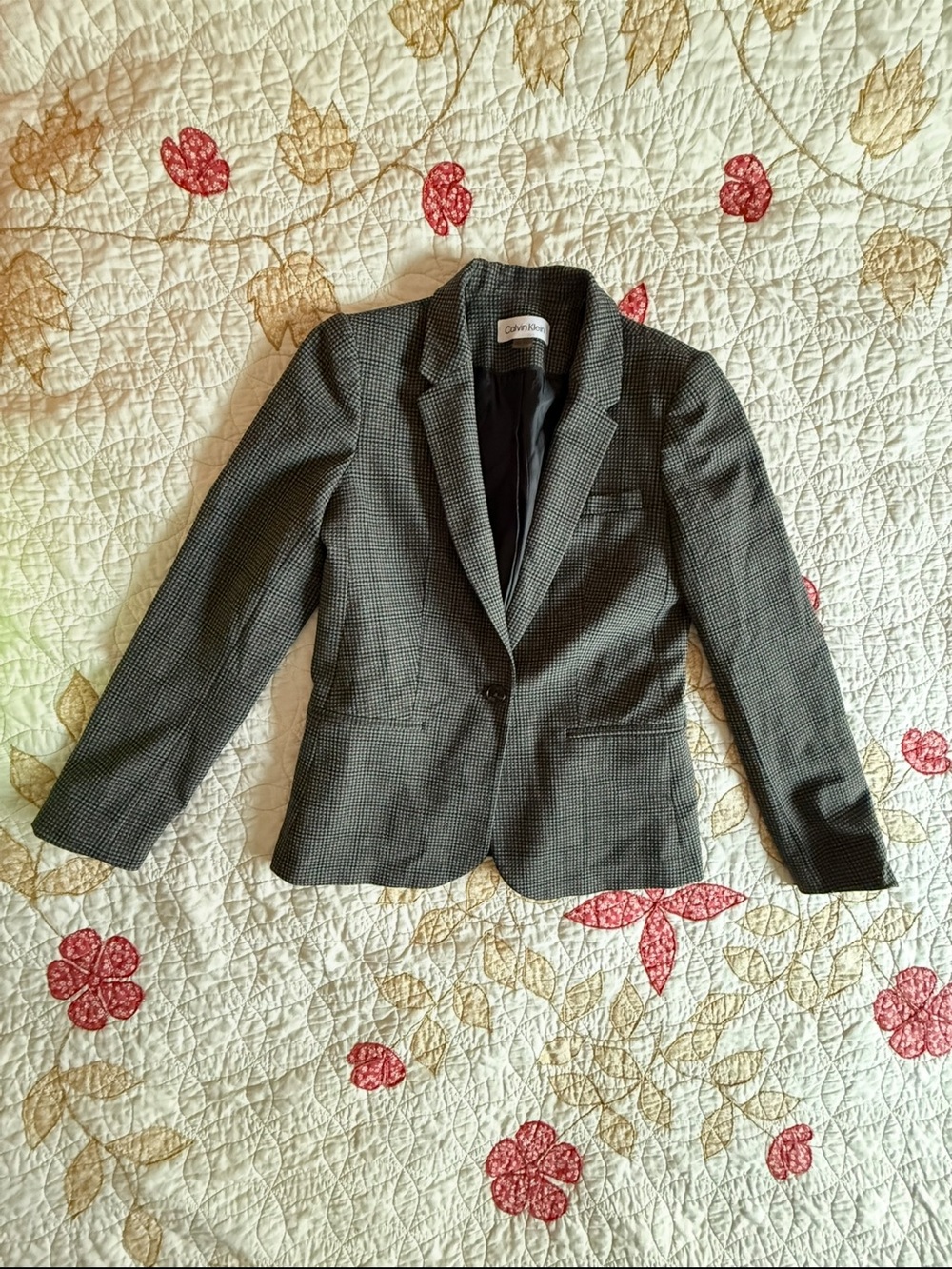 Calvin Klein Women’s Black/Grey Houndstooth Pantsuit, 4P Blazer + 6P Pants